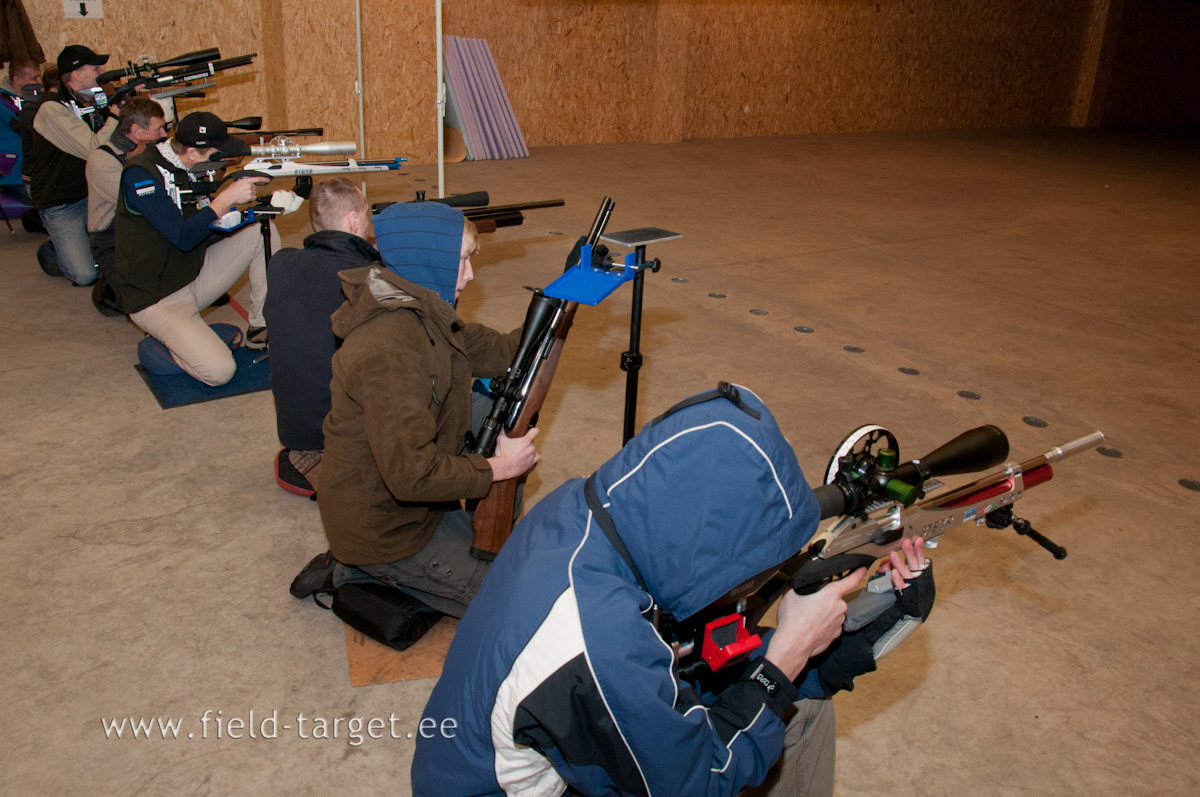 Tulejoonel taas esimene vahetus, nüüd põlvelt laskmiseks
